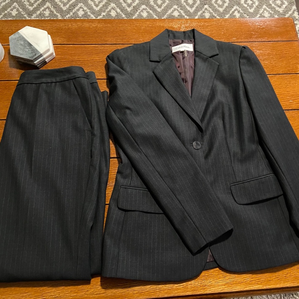 Women’s Calvin Klein 2-piece Suit Size 2